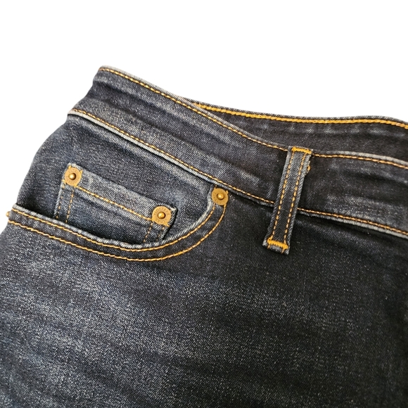 Vineyard Vines Cuffed Jean Shorts Size 8 Run Big - Picture 3 of 8